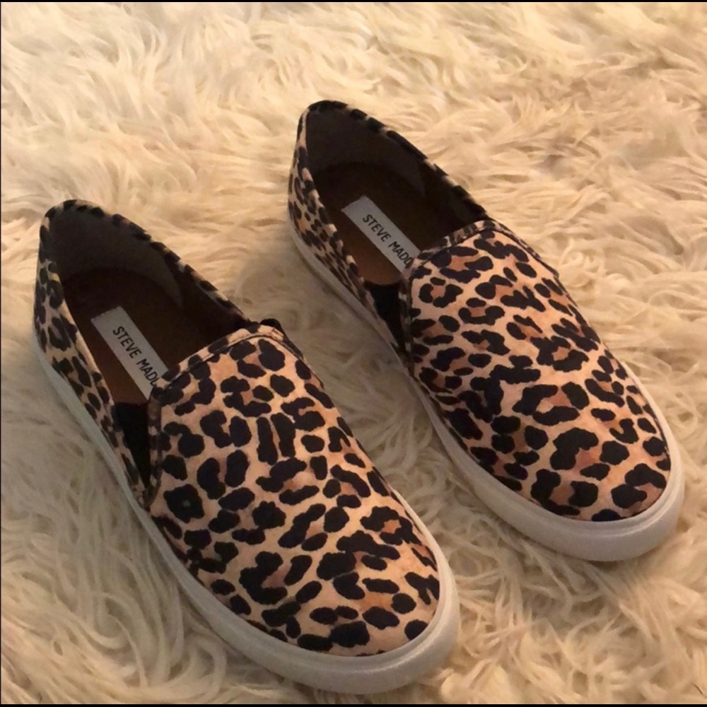 NWOT Steve Madden Slip-Ons